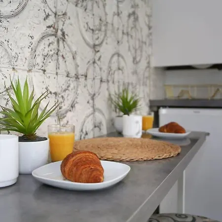 Parisien 20m2 En Face Du Musee Grevin - 2p - Flat-guest Apartament *