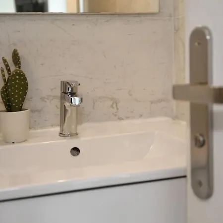 Parisien 20m2 En Face Du Musee Grevin - 2p - Flat-guest *