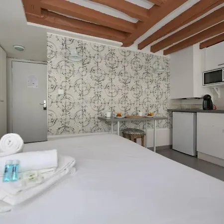 Parisien 20m2 En Face Du Musee Grevin - 2p - Flat-guest Apartament Paryż
